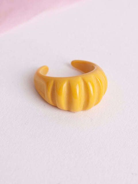 Open Croissant Acrylic Ring
